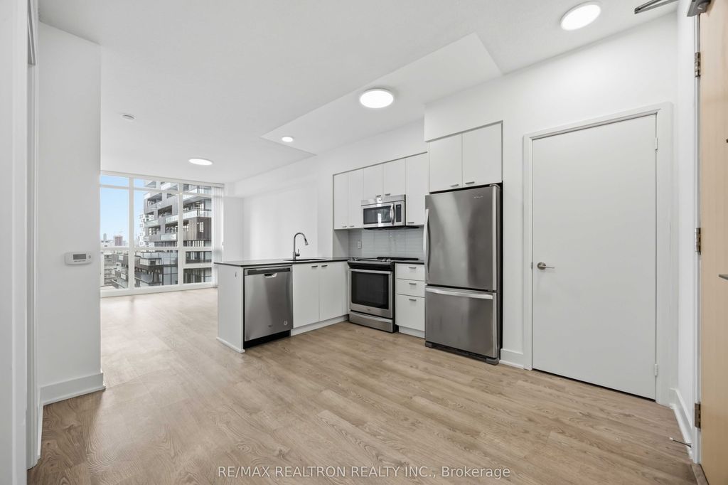 Photo of 30 Roehampton Avenue #1501, Toronto, ON M4P 0B9 (MLS # C13089274)