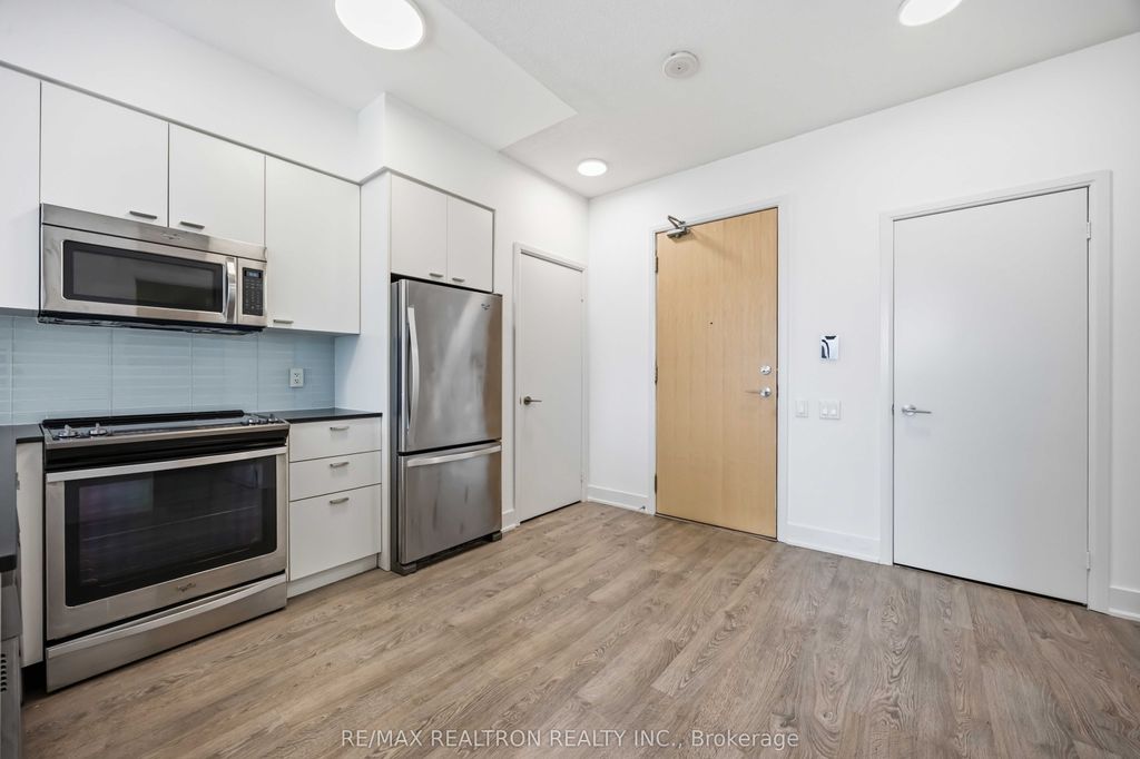 Photo of 30 Roehampton Avenue #1501, Toronto, ON M4P 0B9 (MLS # C13089274)