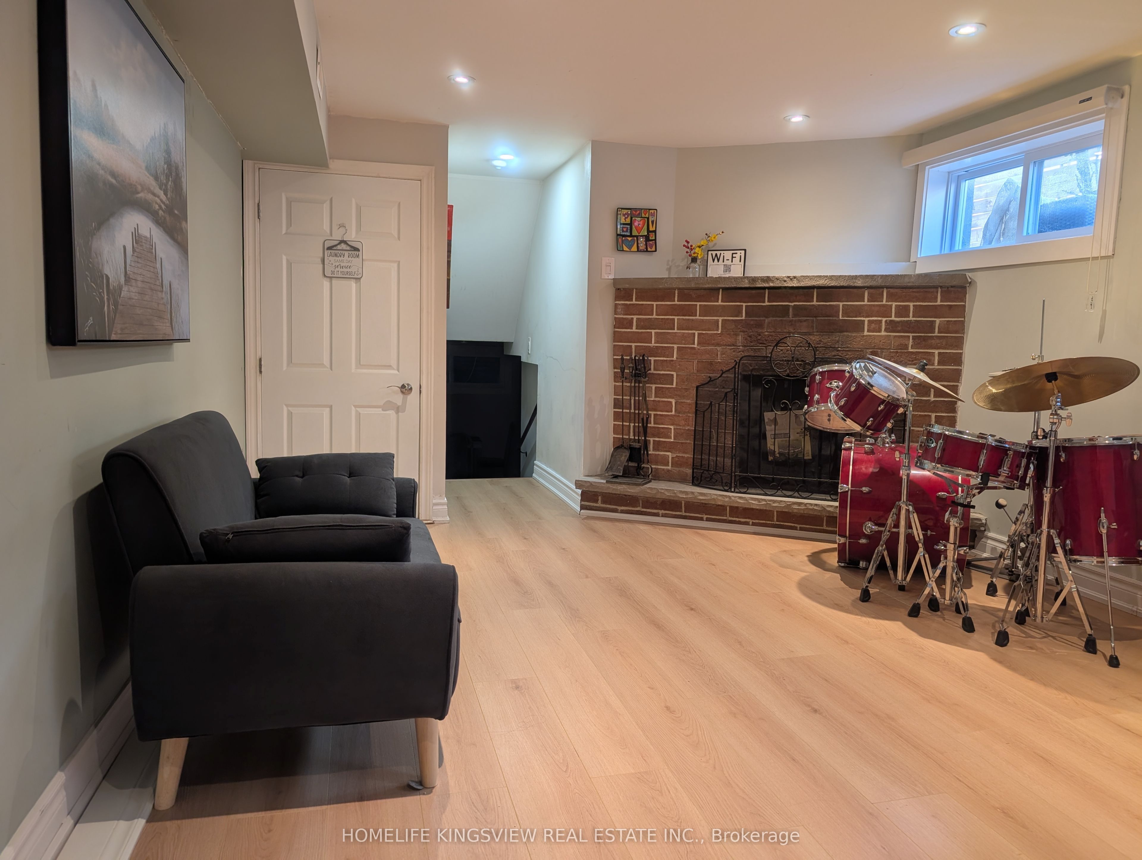 3622 Birchmeadow Crescent Lower level
