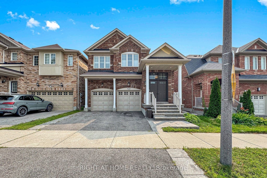 Photo of 7 Penndutch Circle, Whitchurch-Stouffville, ON L4A 0P3 (MLS # N13678836)