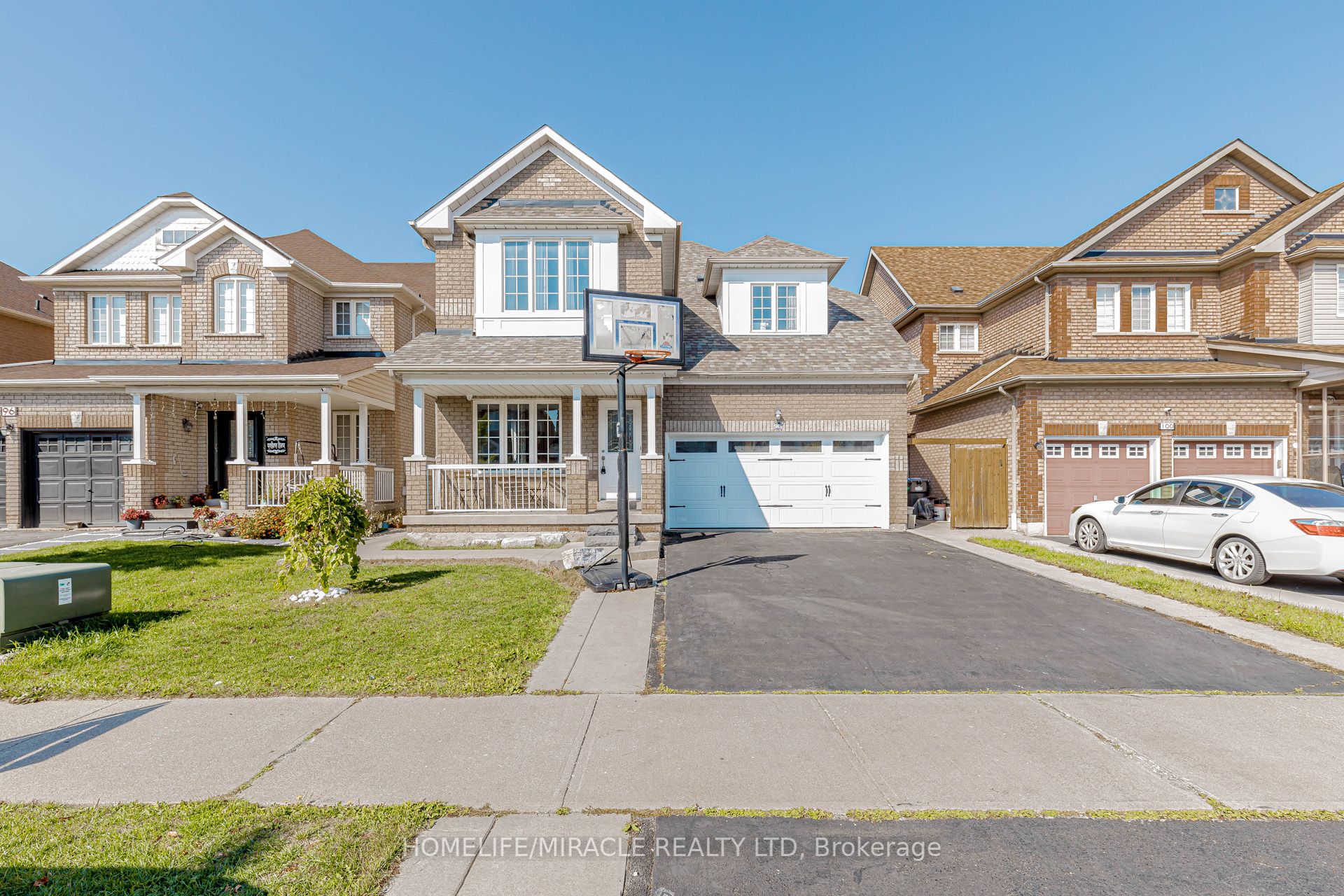 98 Masters Green Crescent