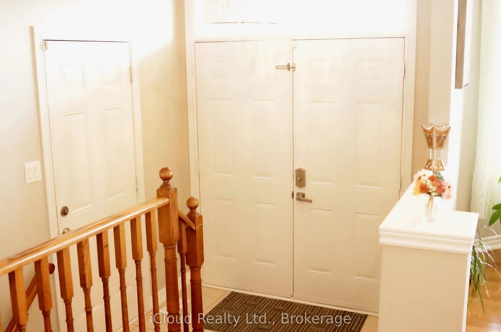 Photo of 758 Coldstream Drive, Oshawa, ON L1K 2Z3 (MLS # E13060996)