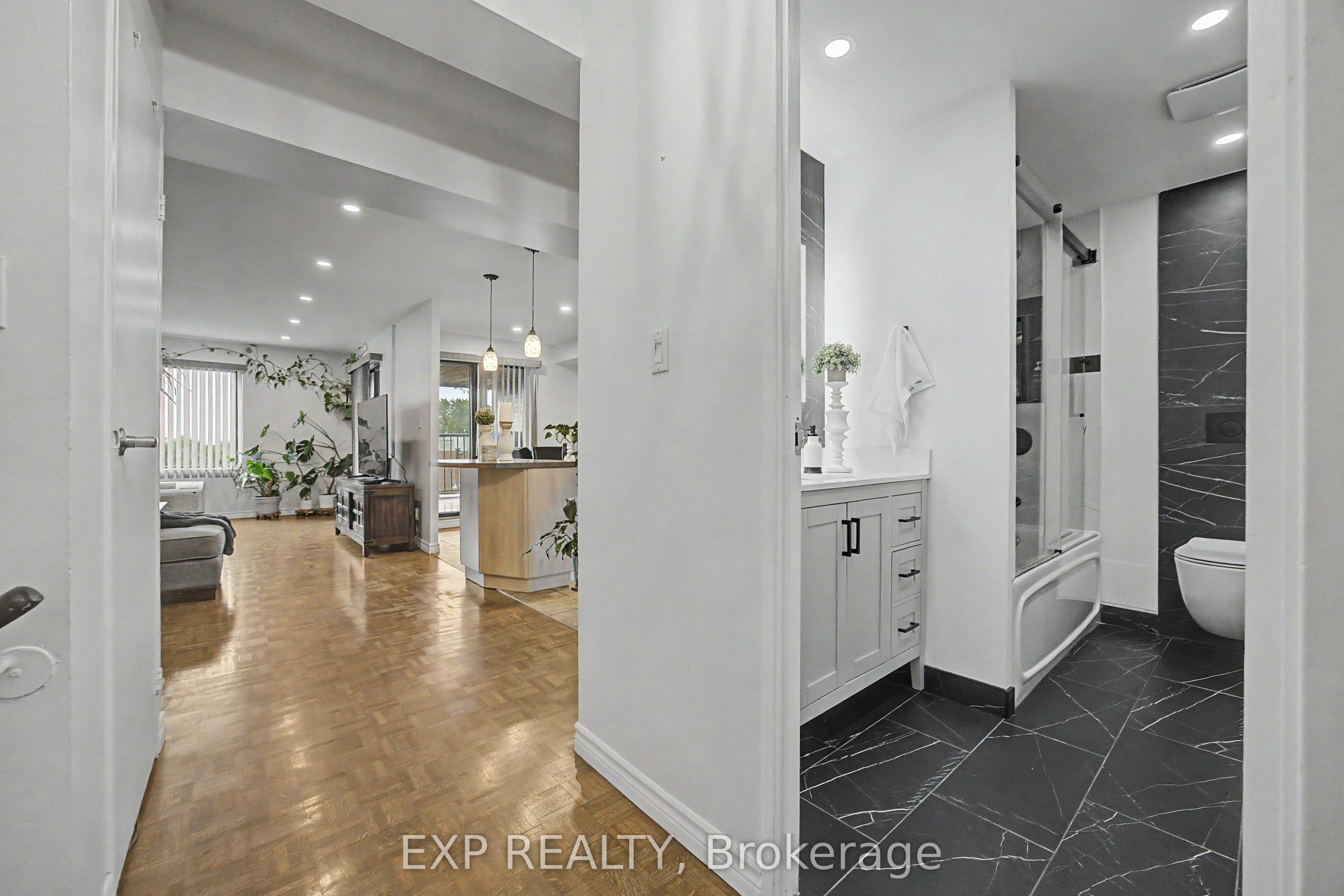 1000 Cedarglen Gate 501