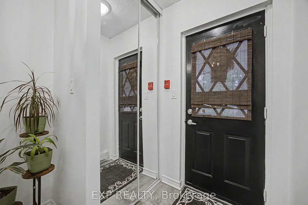 Photo of 1000 Cedarglen Gate #501, Mississauga, ON L5C 3Z5 (MLS # W13754276)