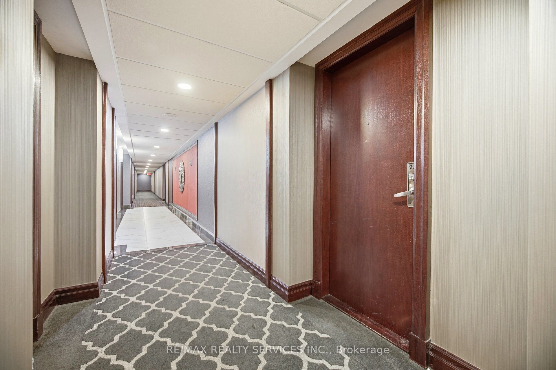 335 Rathburn Road W 909