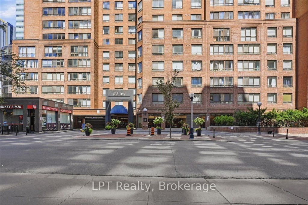 Photo of 633 Bay Street #2721, Toronto, ON M5G 2G4 (MLS # C13708544)