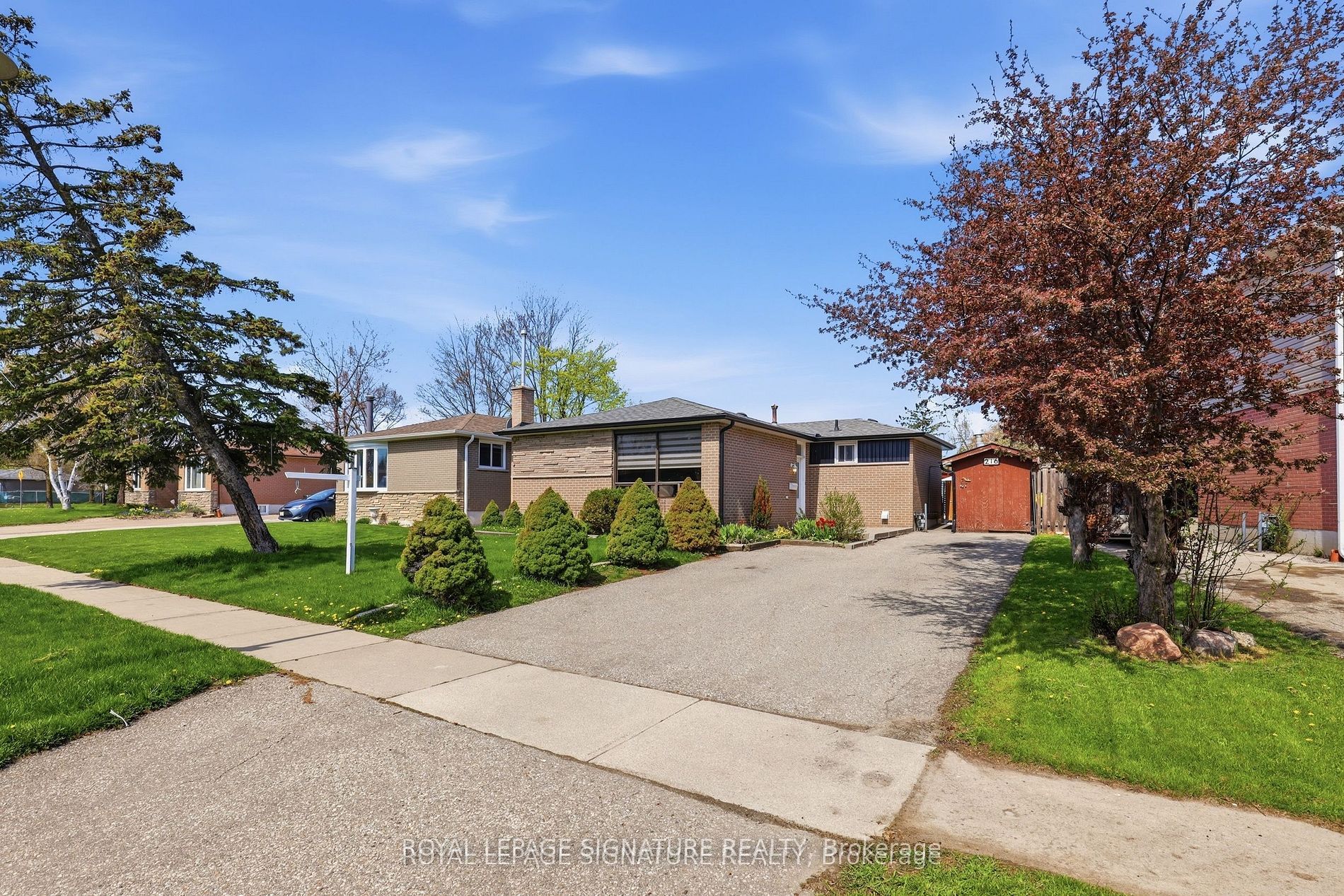 216 Folkstone Crescent