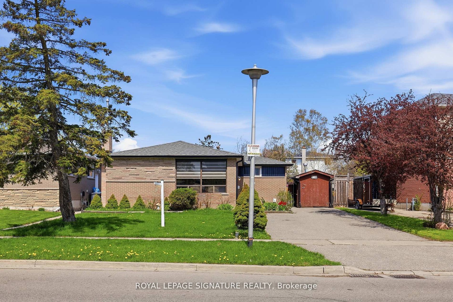 216 Folkstone Crescent