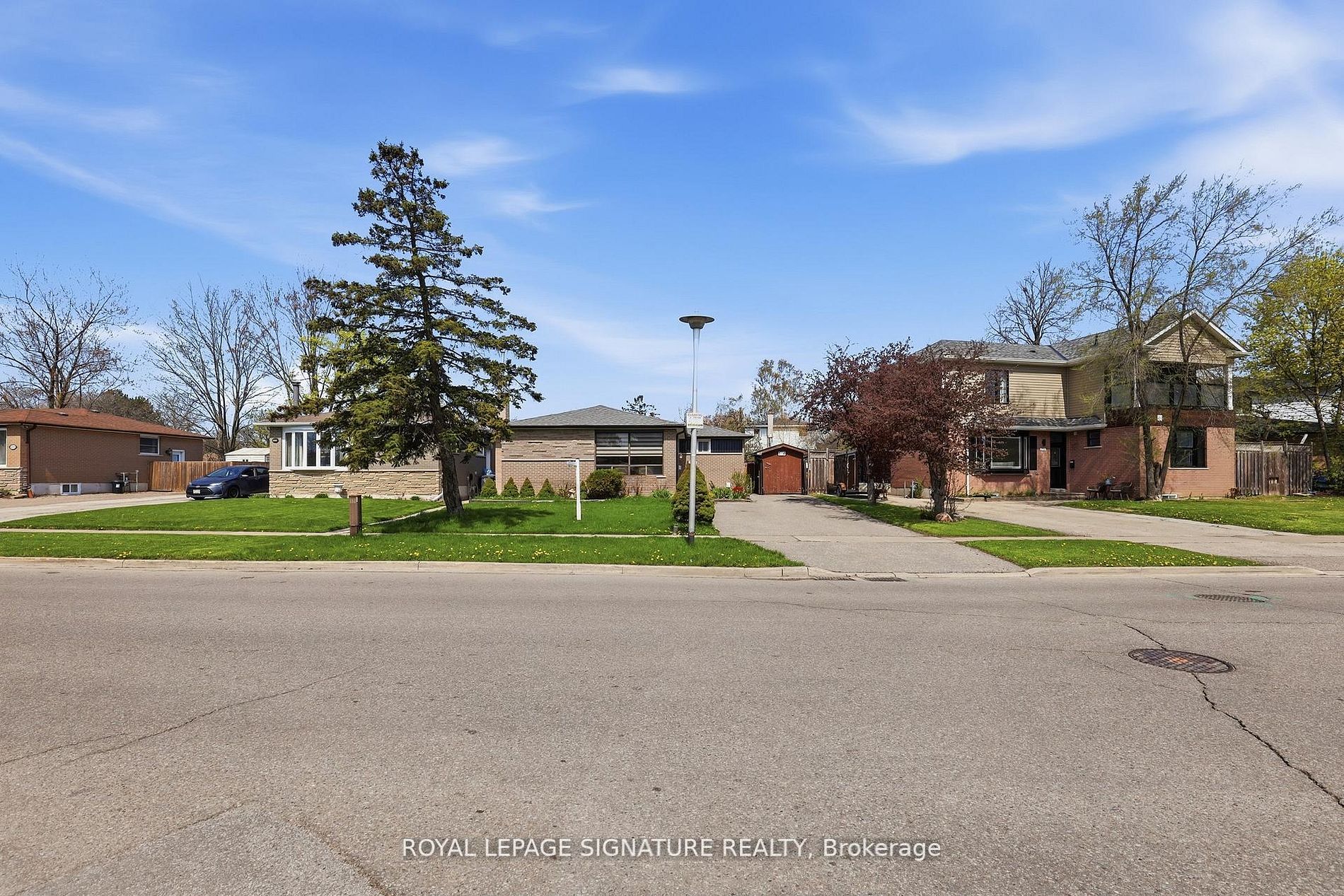 216 Folkstone Crescent