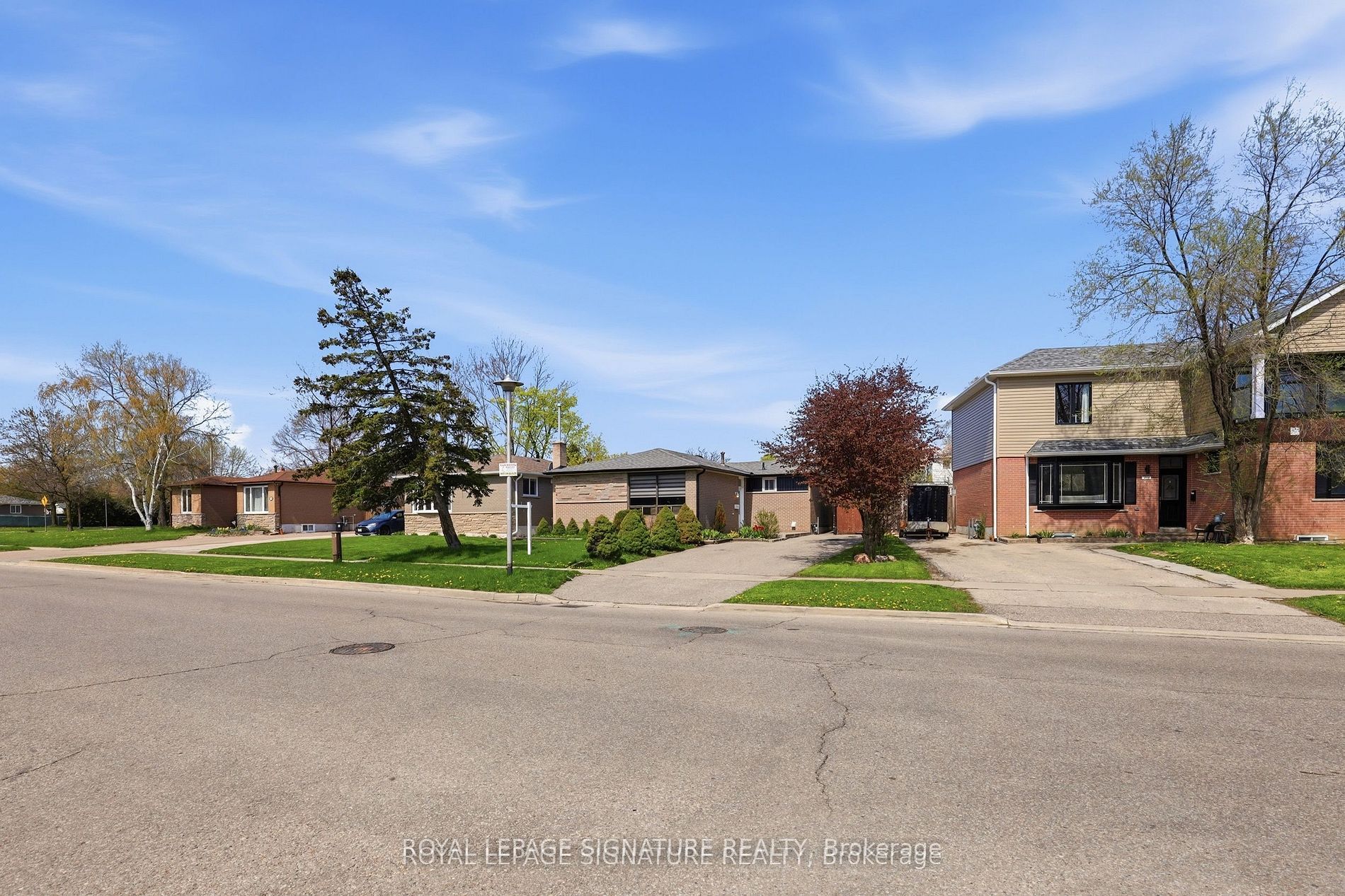 216 Folkstone Crescent