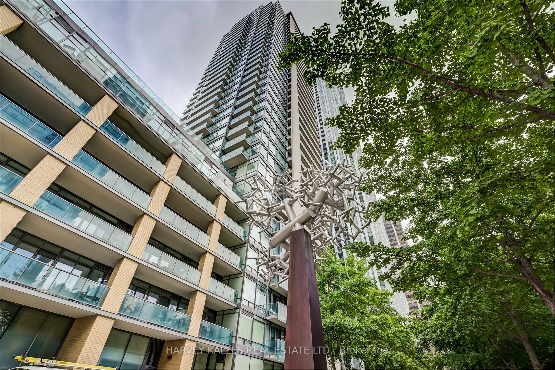 18 Yorkville Avenue 2906