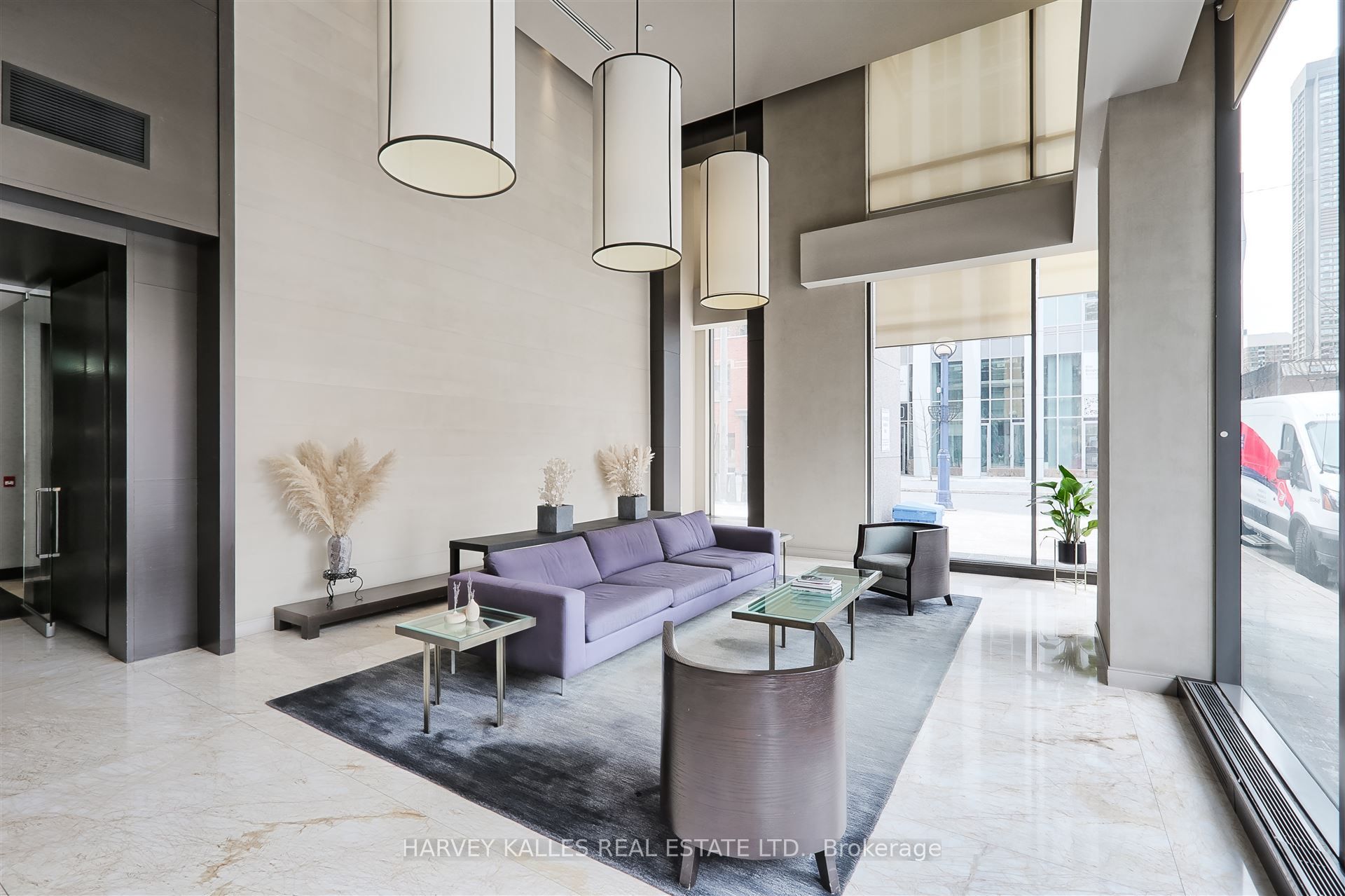 18 Yorkville Avenue 2906