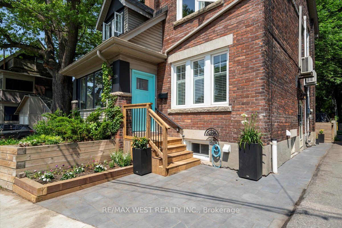 206 Howard Park Avenue