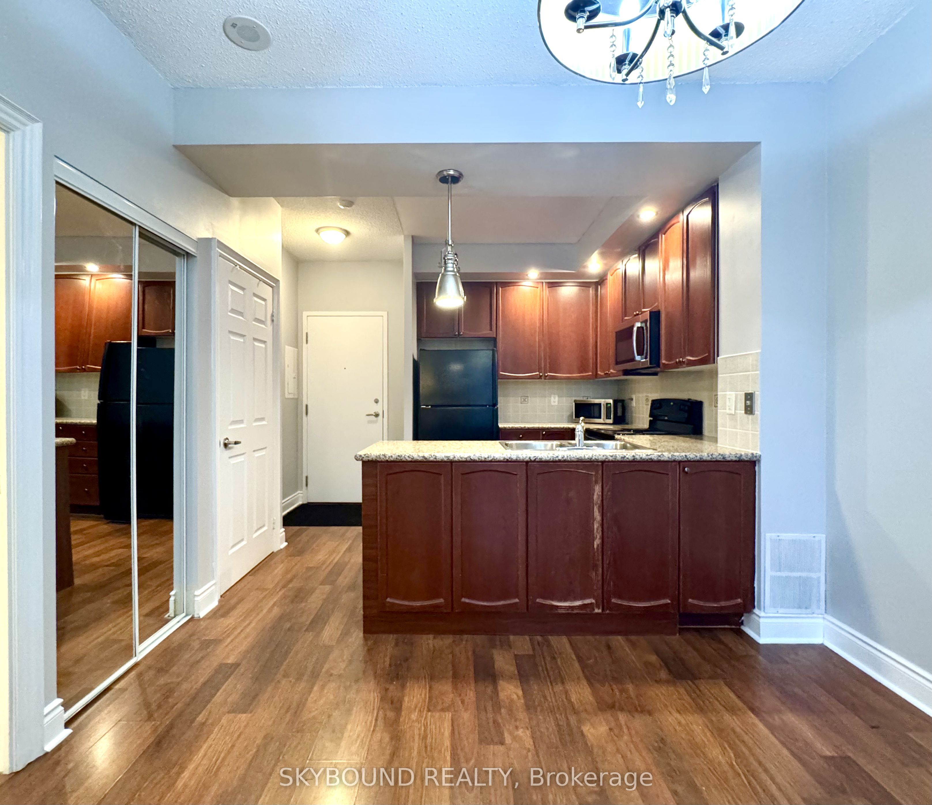 33 Cox Boulevard 131