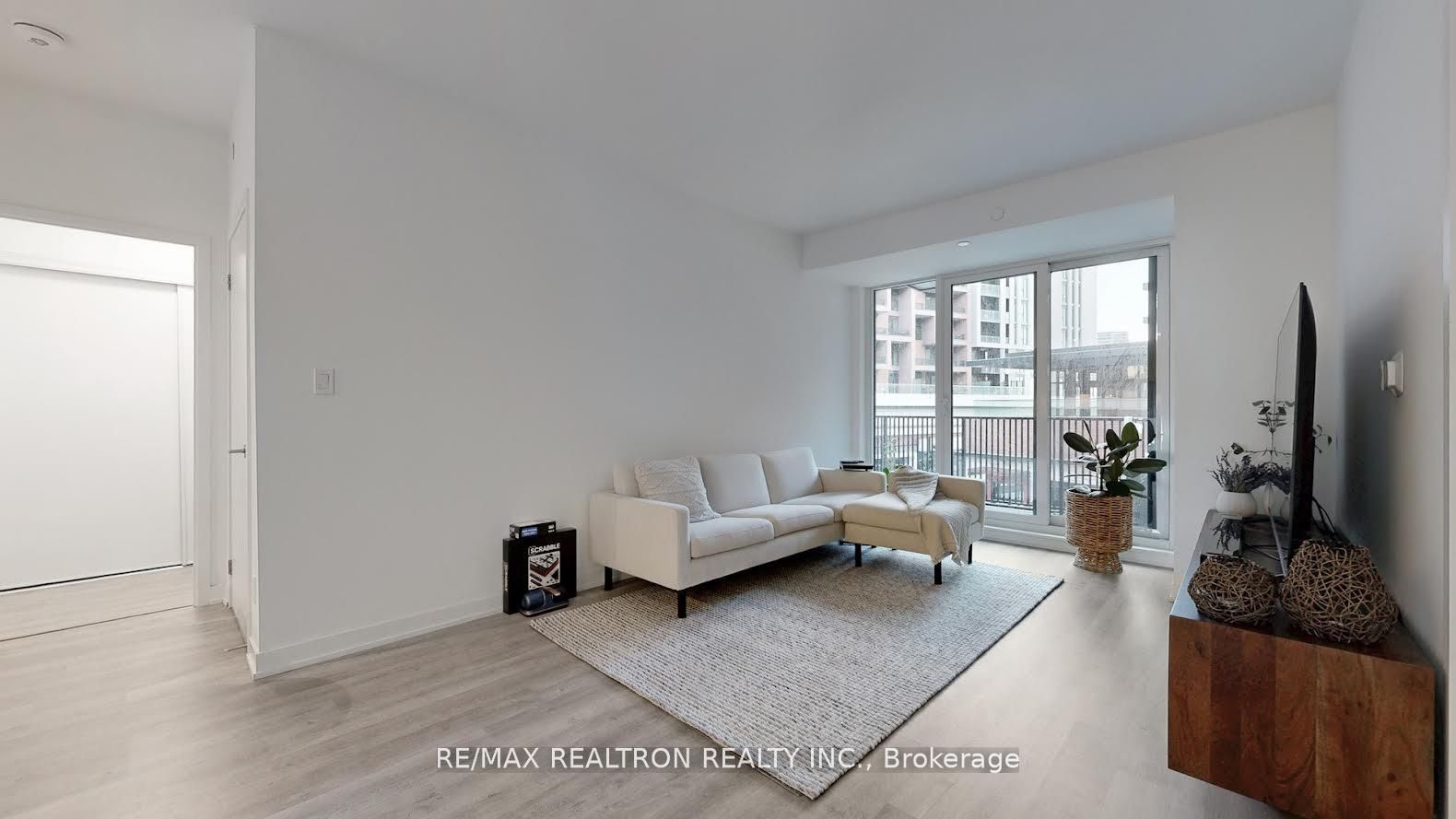 38 Simcoe Promenade Circle 319C