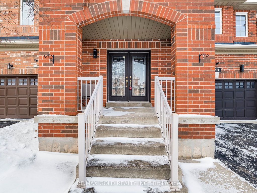 Photo of 18 Travis Crescent, Brampton, ON L7A 0P2 (MLS # W12654450)