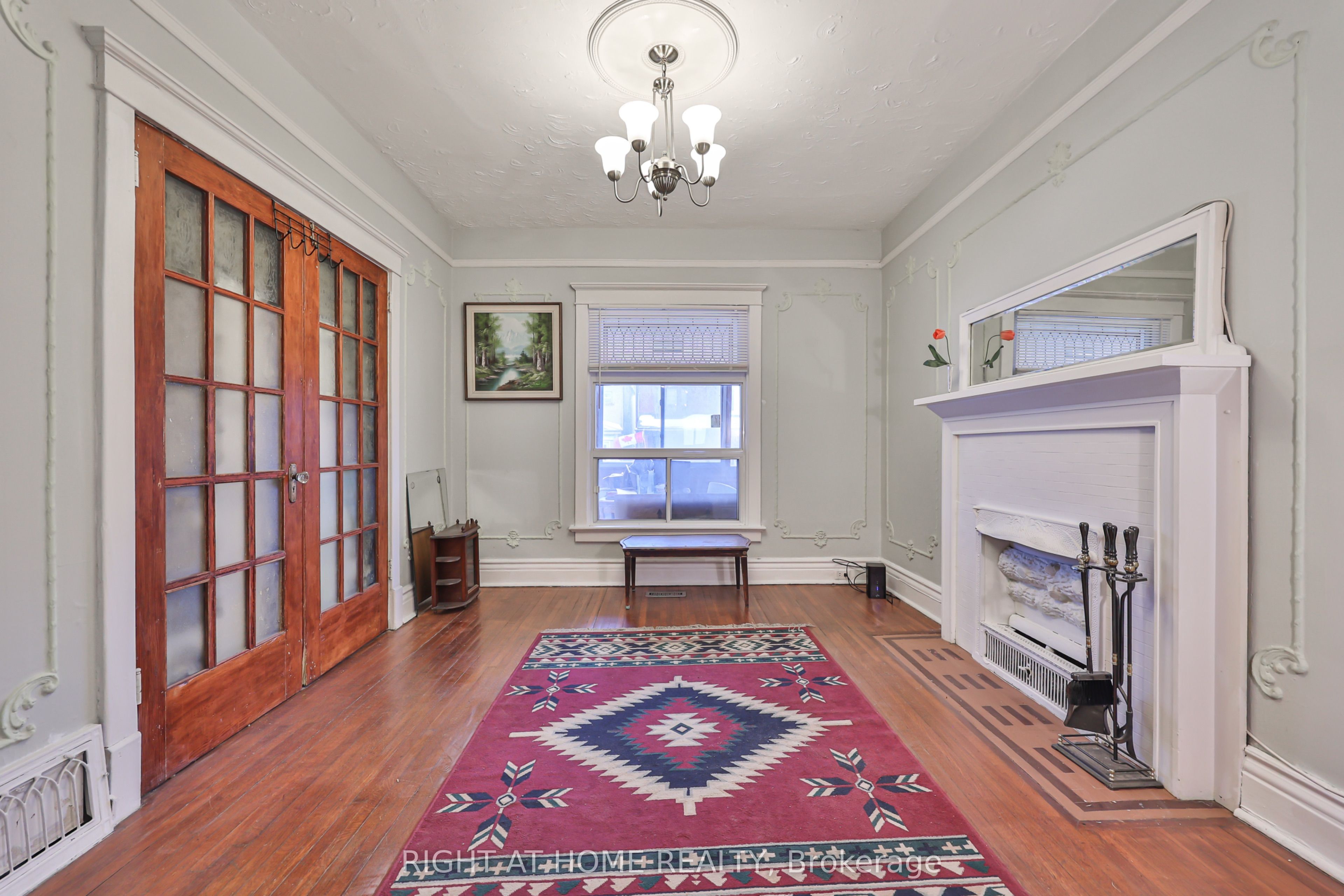 1448 Dundas Street E