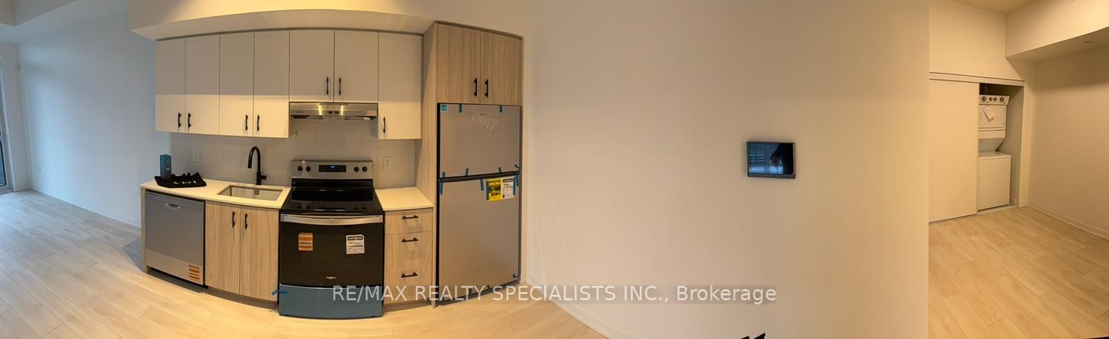 4878 Powers Common 105