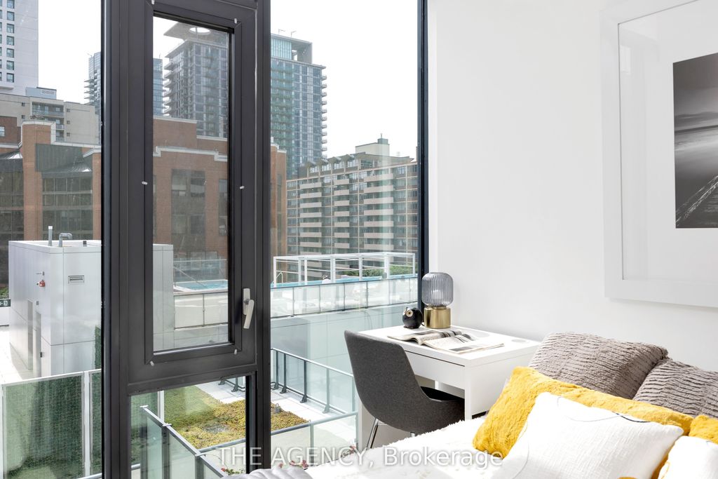 Photo of 161 Roehampton Avenue #804, Toronto, ON M4P 0C8 (MLS # C12752742)