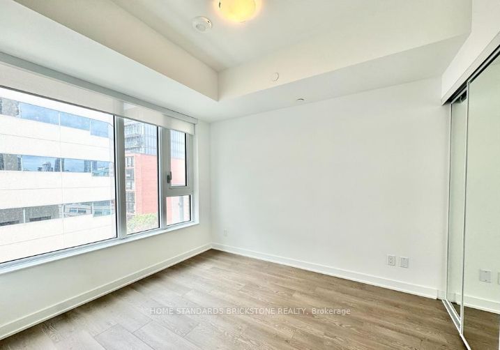 543 Richmond Street W 933