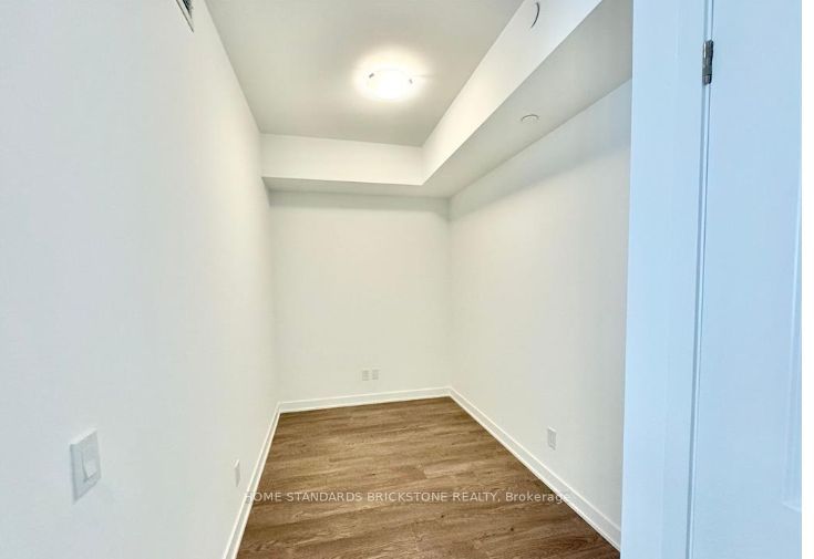 543 Richmond Street W 933