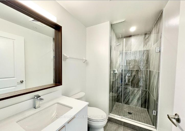 543 Richmond Street W 933