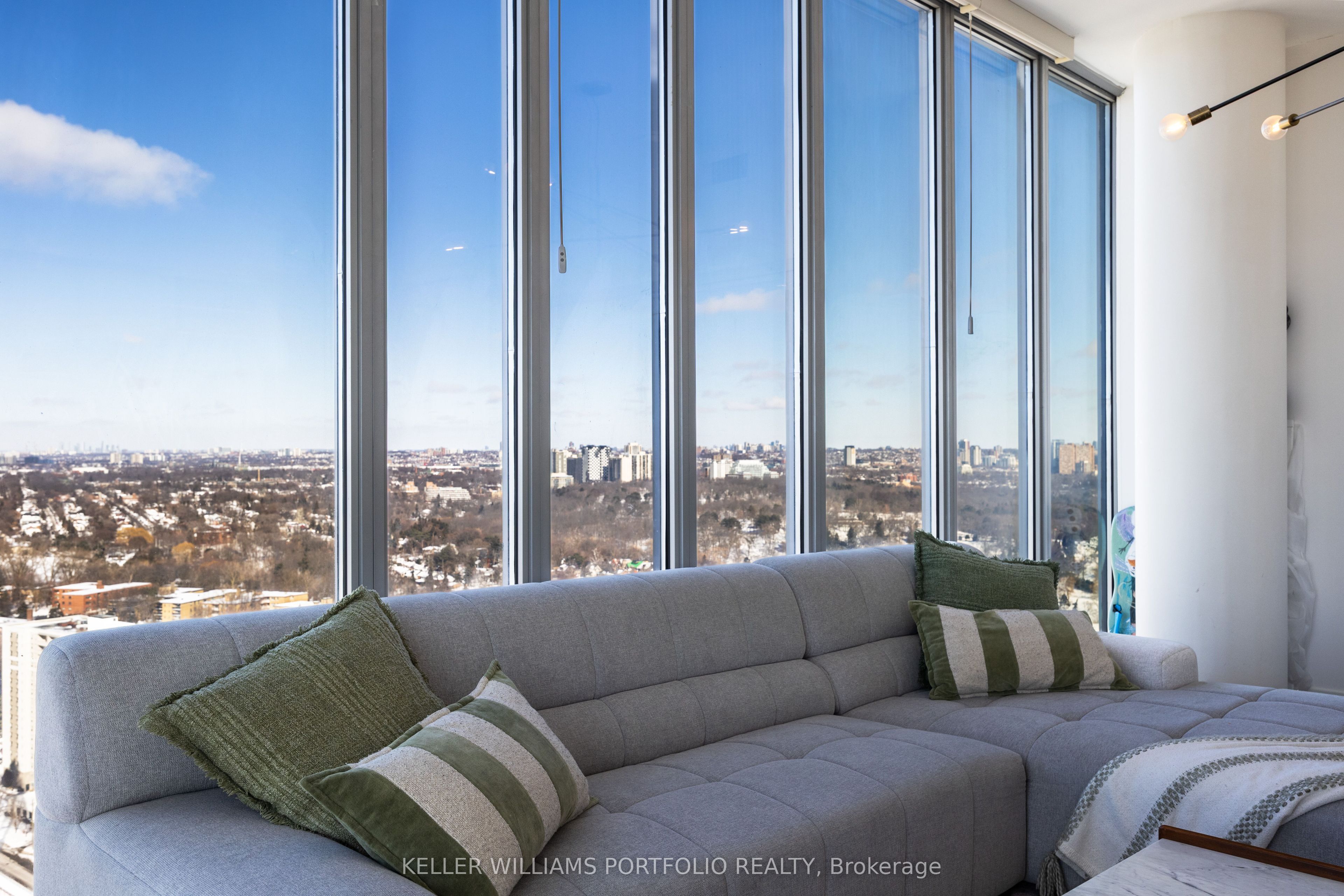 105 The Queensway Avenue 3410