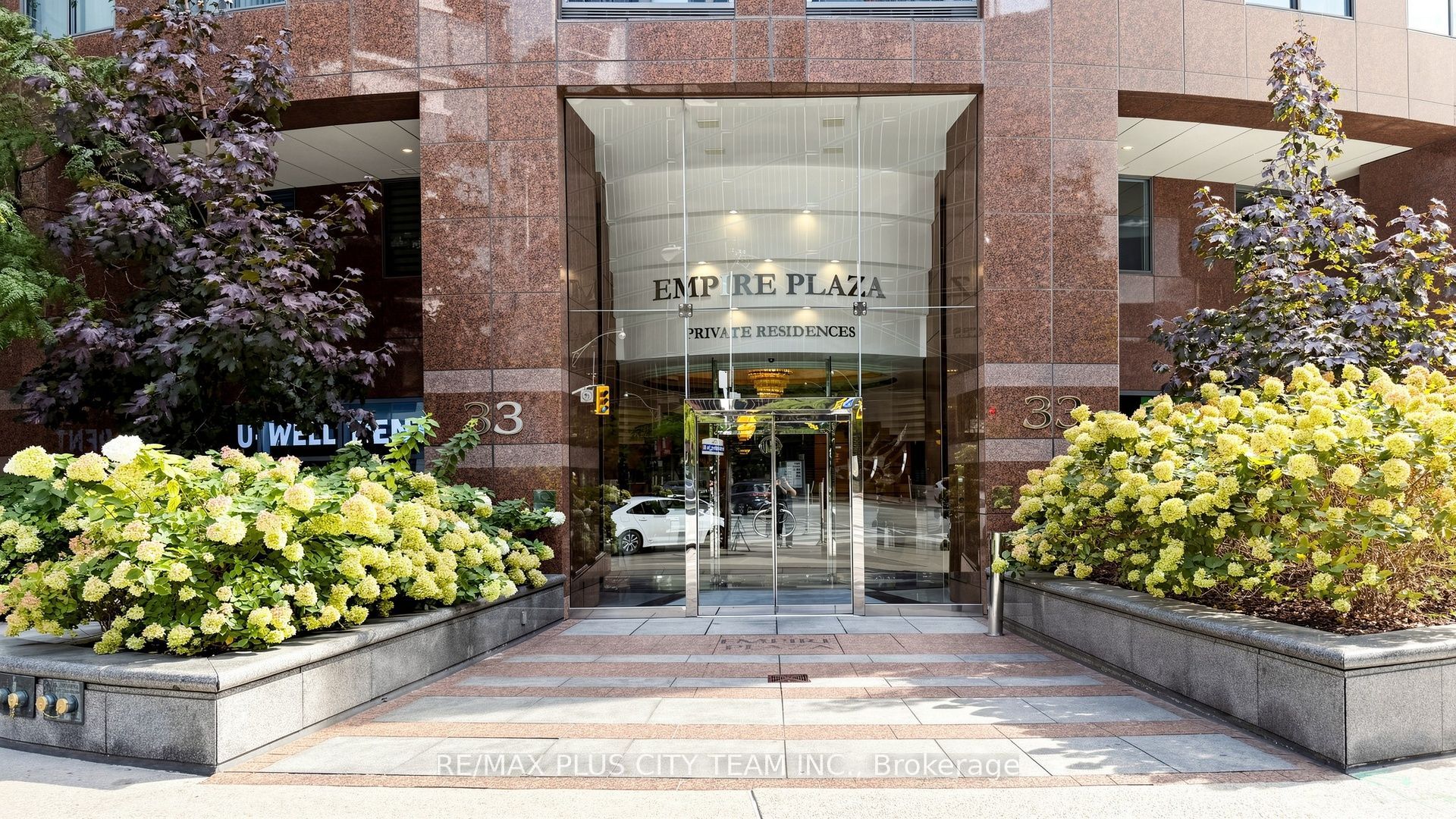 33 University Avenue 2506