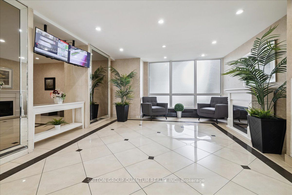 1515 Lakeshore Road E 1404
