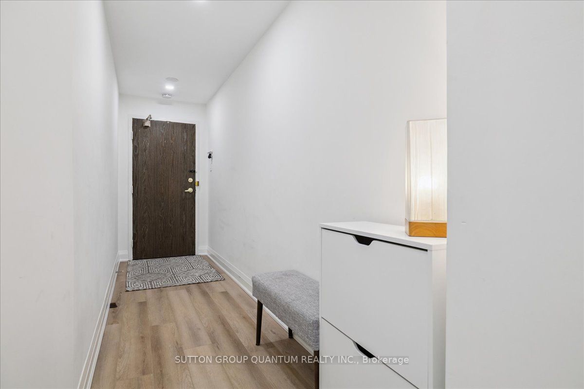 1515 Lakeshore Road E 1404