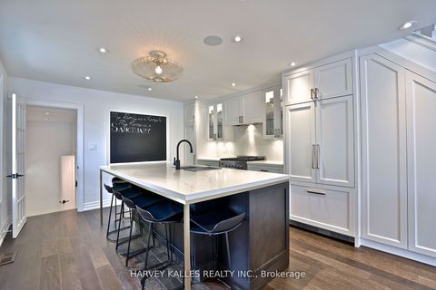 15 Markham Street Toronto ON M6J 2G1