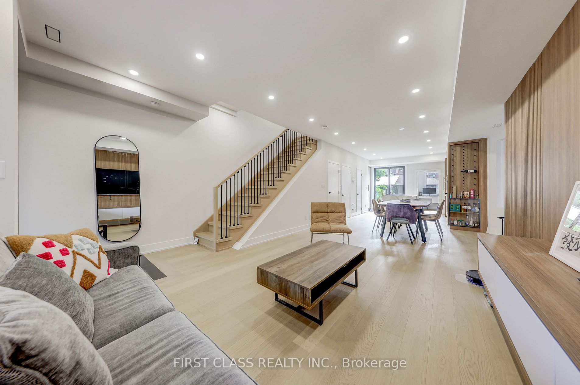 431 Roxton Road