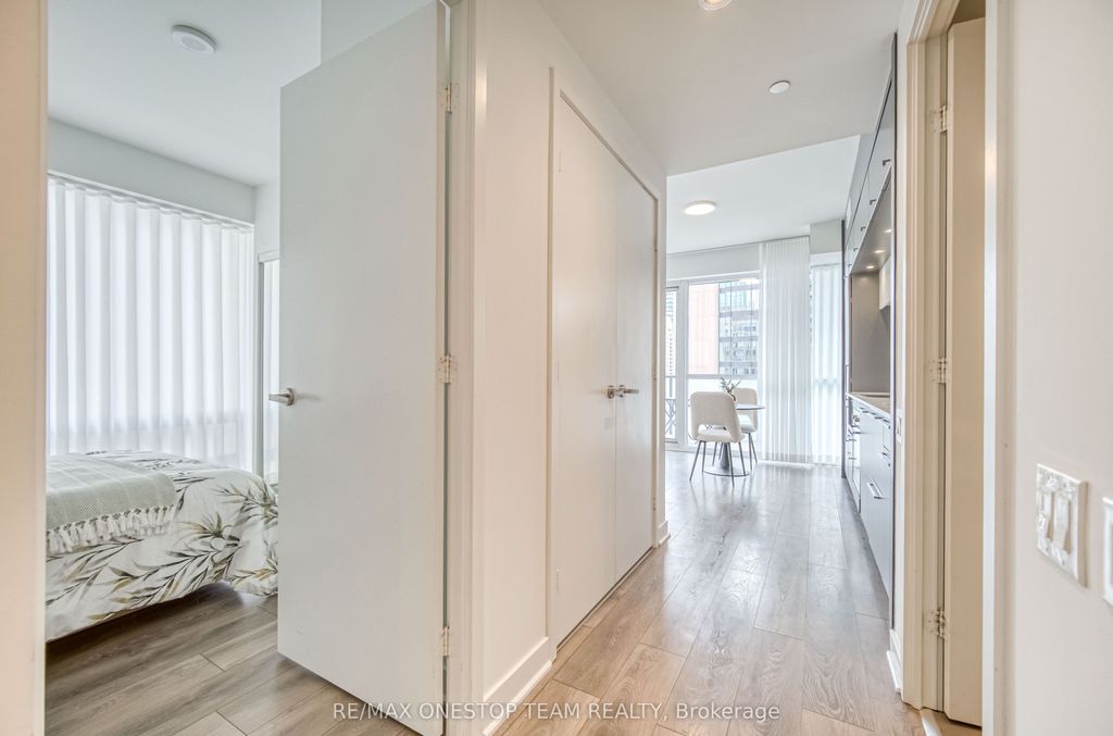 Photo of 15 Grenville Street #1905, Toronto, ON M4Y 0B9 (MLS # C12377813)