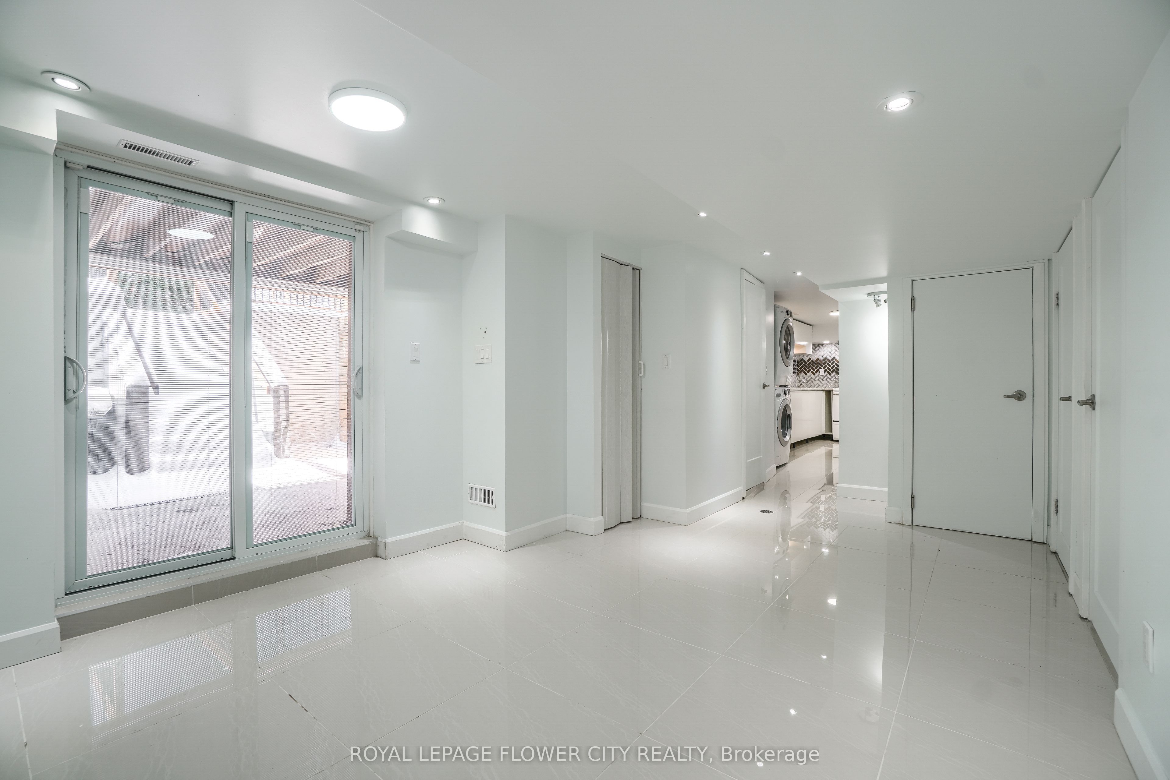 12 Gondola Crescent Basment