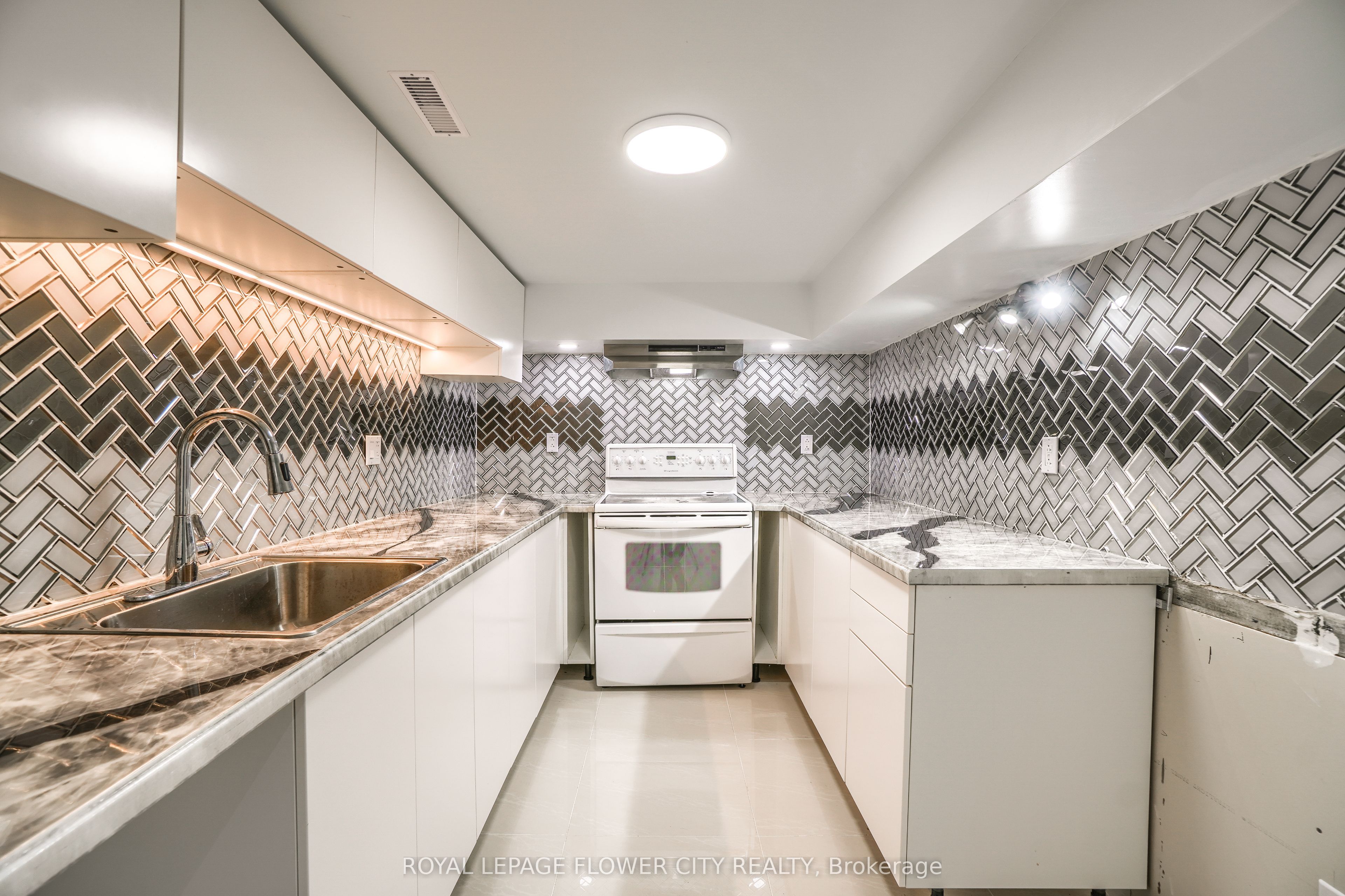 12 Gondola Crescent Basment