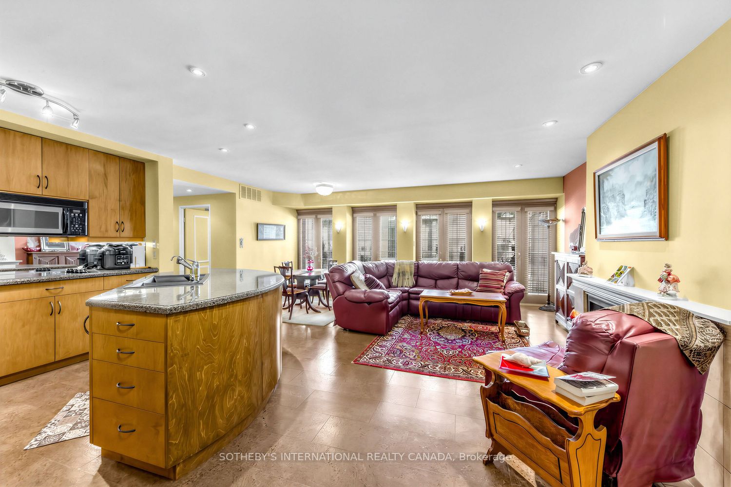 8 Hawthorn Avenue 202