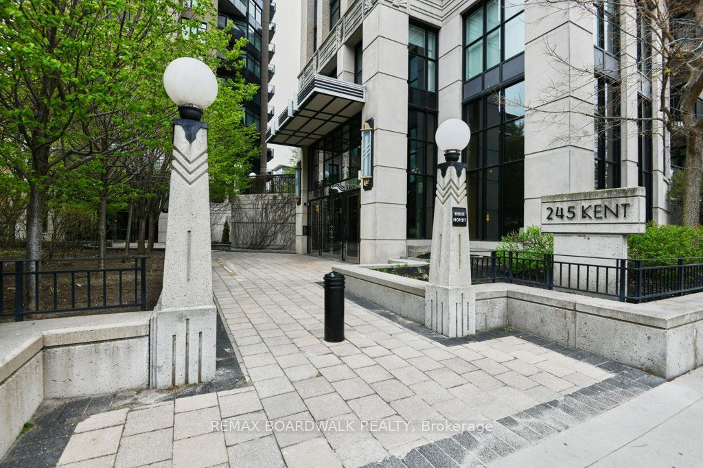 Photo of 245 Kent Street #702, Ottawa Centre, ON K2P 0A5 (MLS # X13147398)