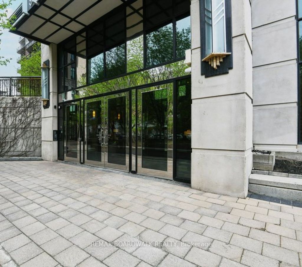 Photo of 245 Kent Street #702, Ottawa Centre, ON K2P 0A5 (MLS # X13147398)