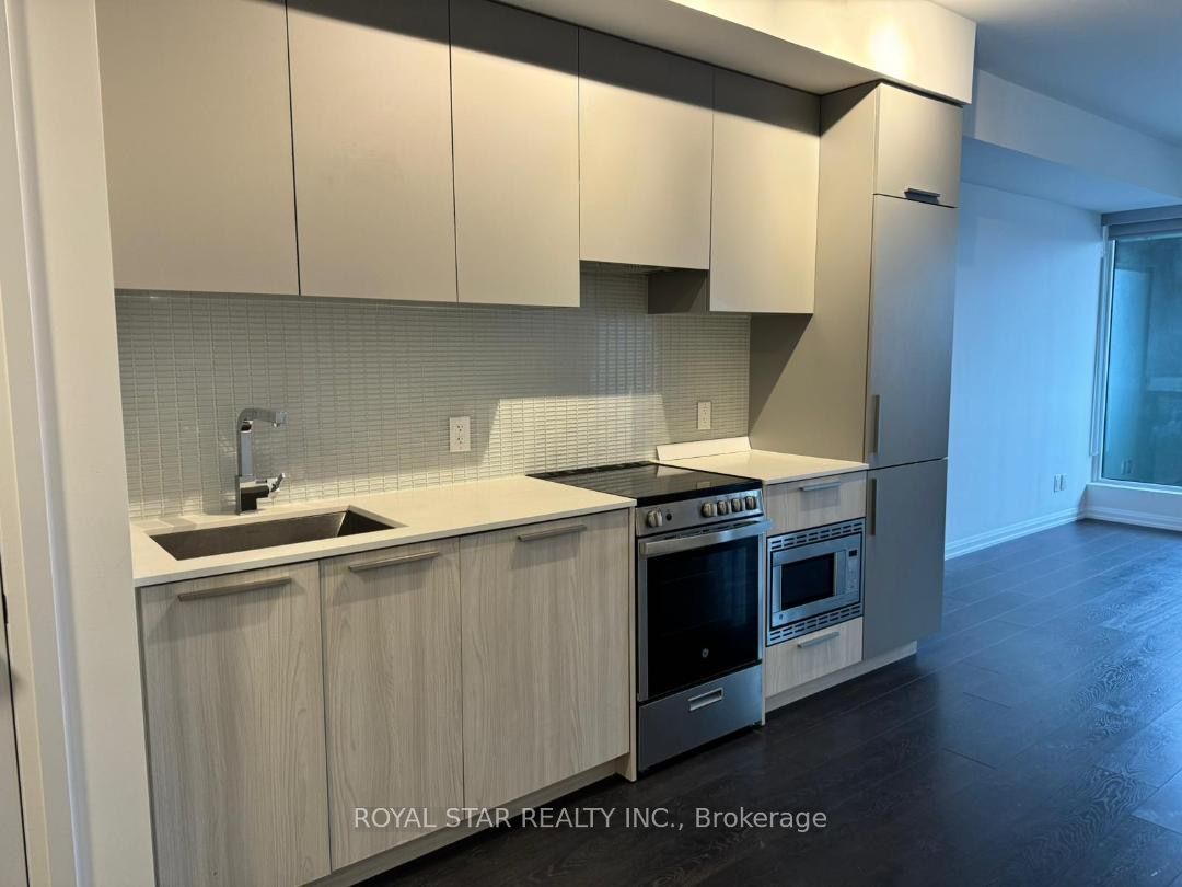 4208 Dundas Street W 409