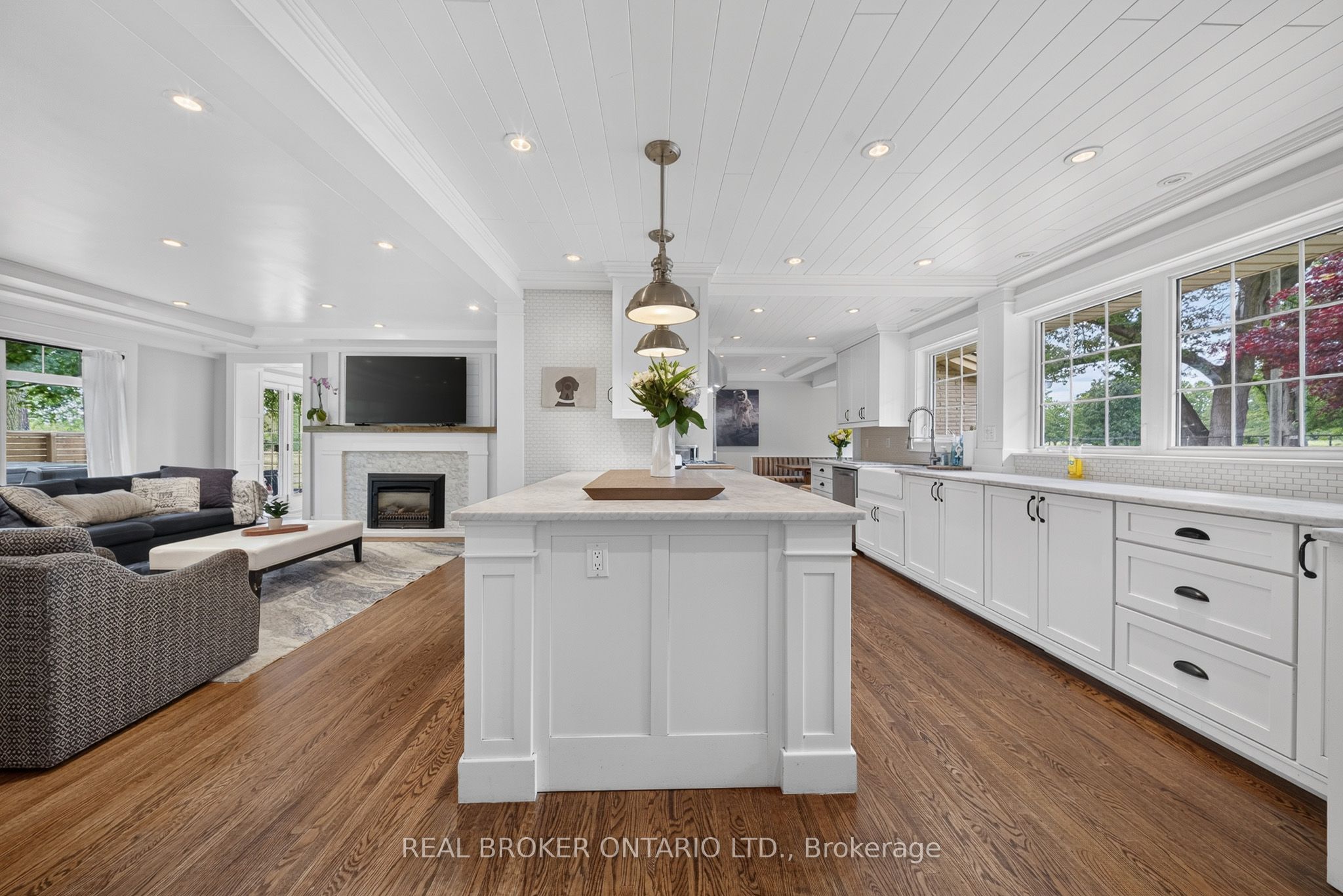 760 Kingsway Drive