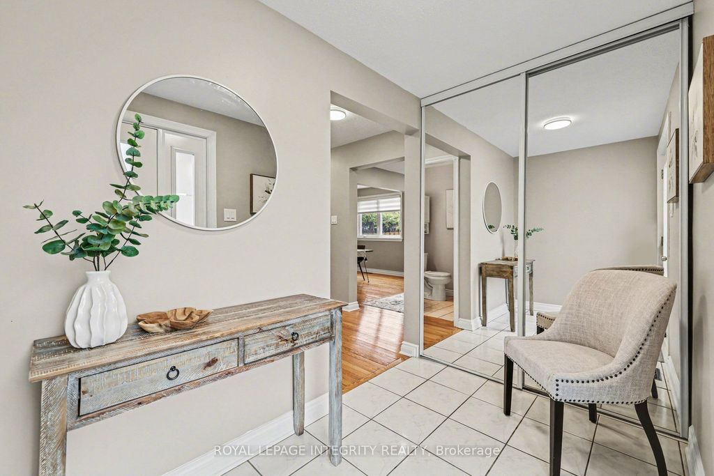 Photo of 15 Raftus Square, Barrhaven, ON K2J 2K9 (MLS # X13015398)