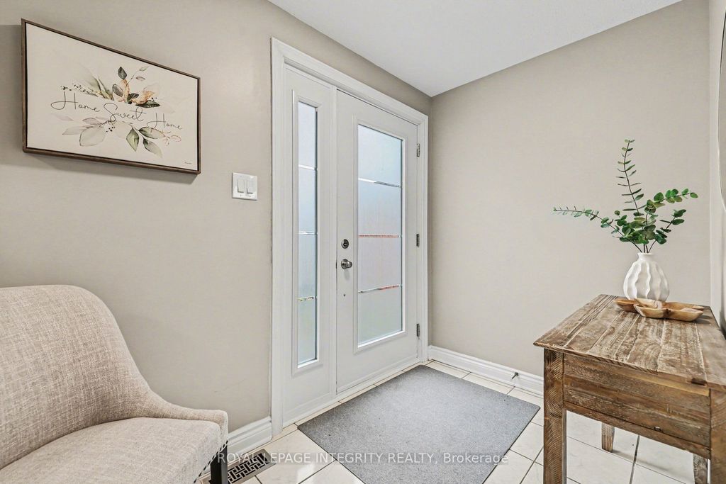 Photo of 15 Raftus Square, Barrhaven, ON K2J 2K9 (MLS # X13015398)
