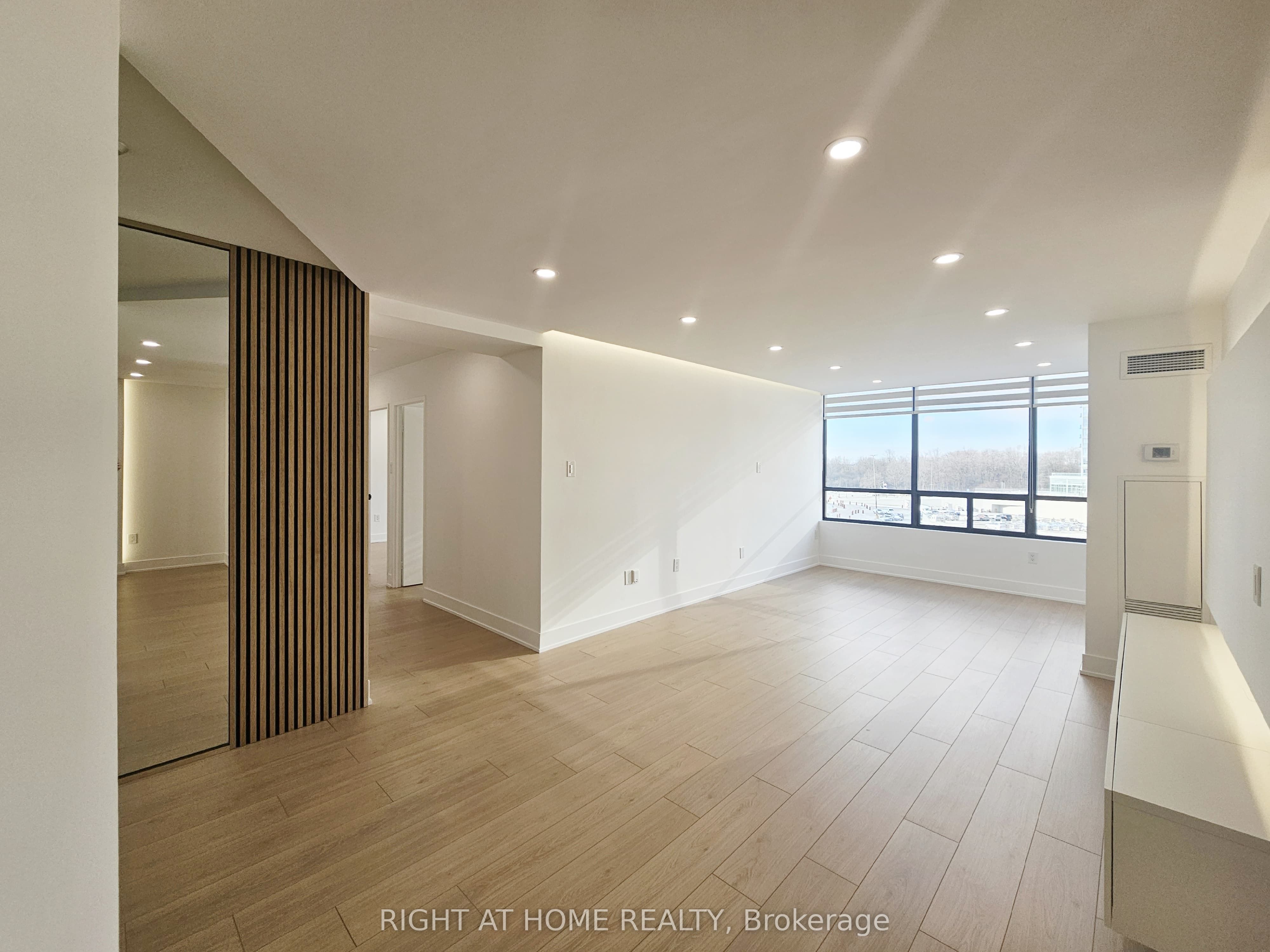 7460 Bathurst Street 512