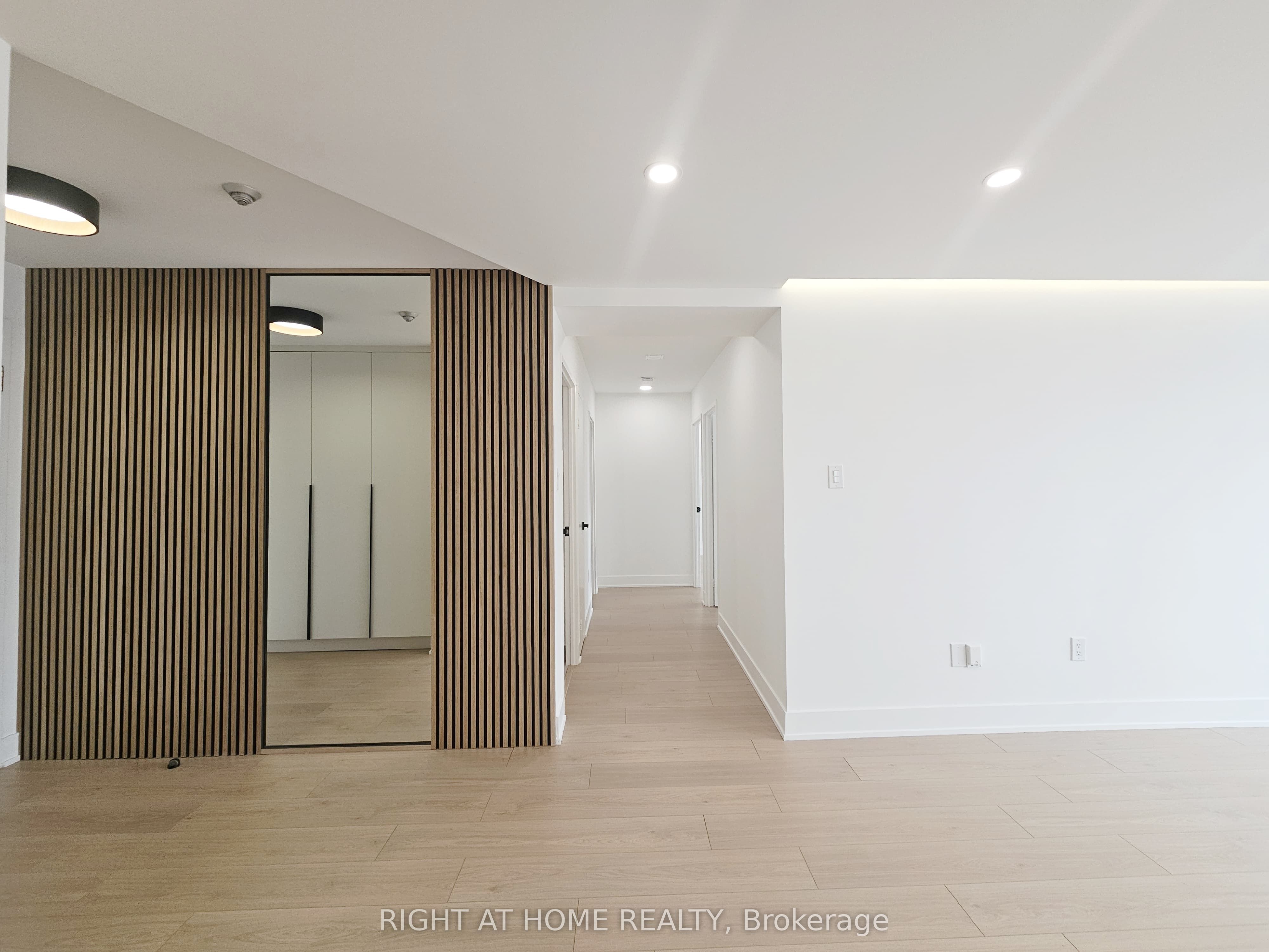 7460 Bathurst Street 512