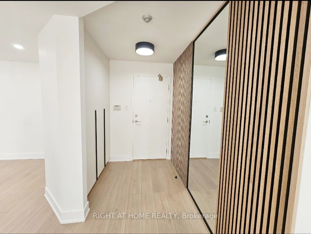 7460 Bathurst Street 512