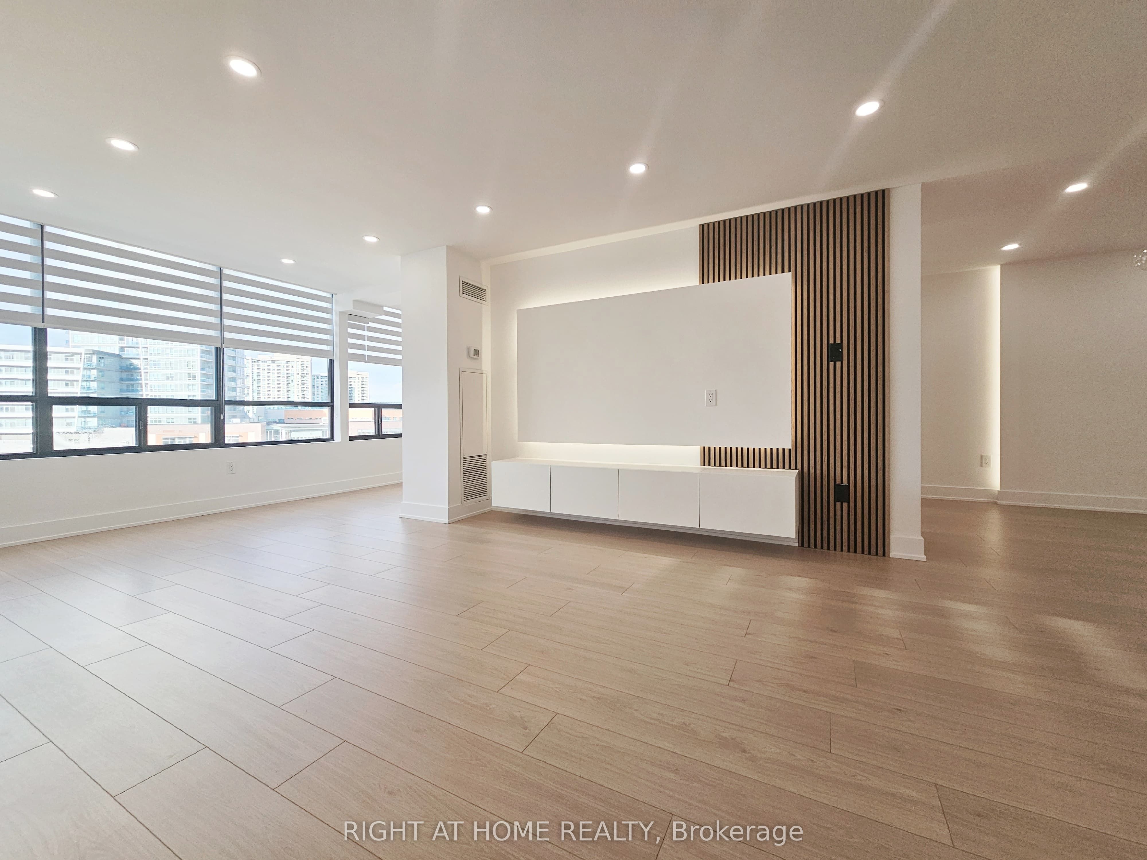 7460 Bathurst Street 512