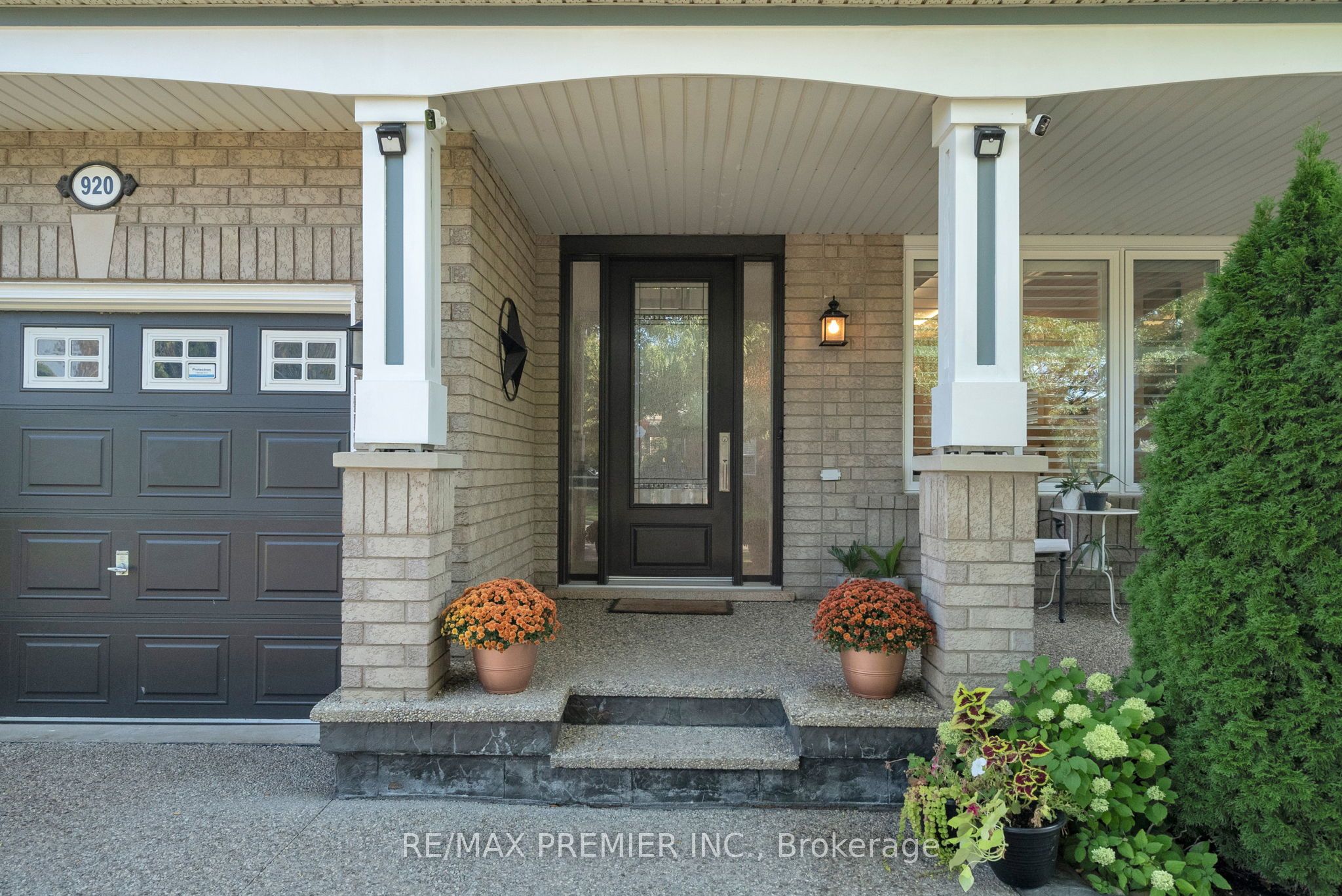 920 McDuffe Crescent