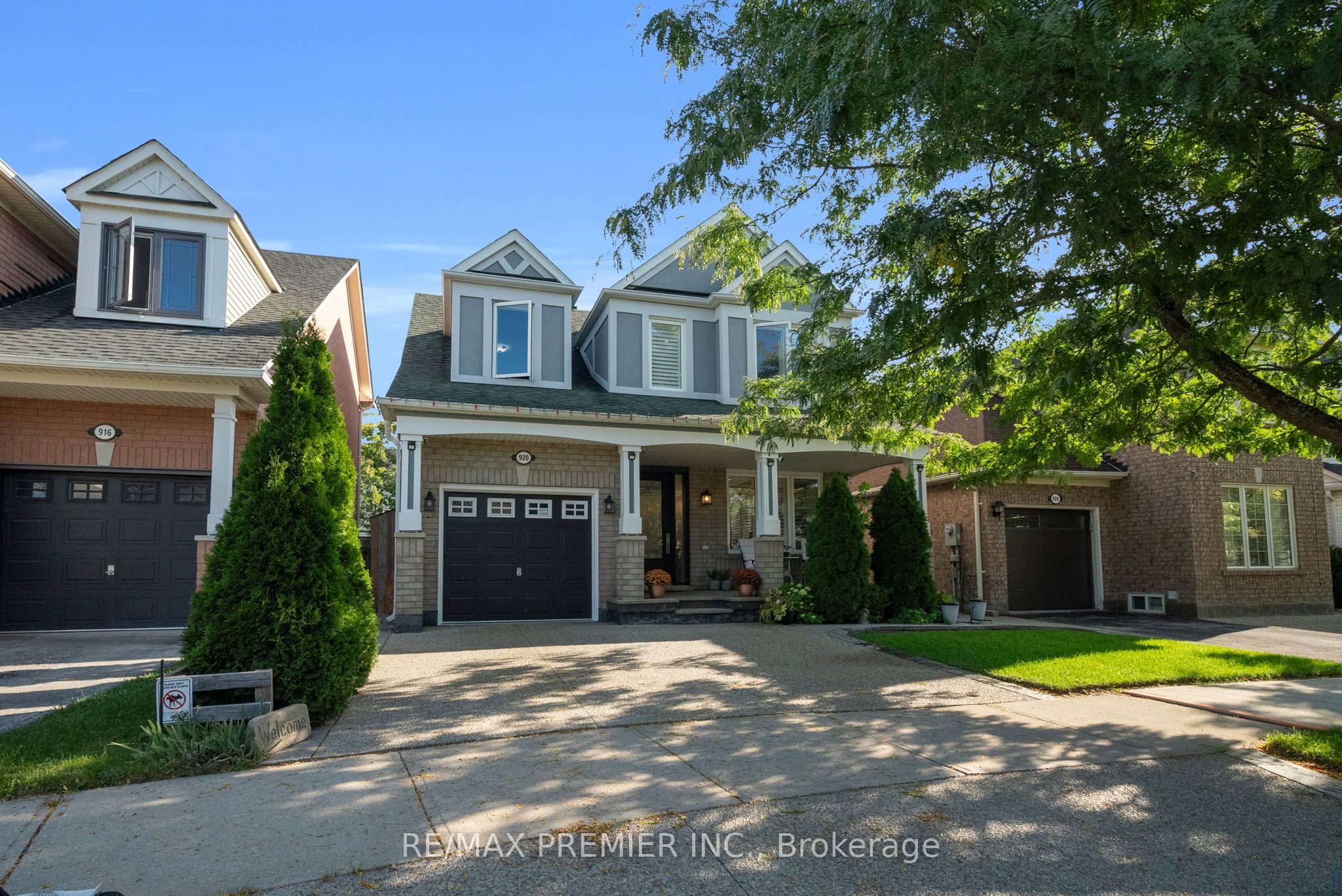 920 McDuffe Crescent