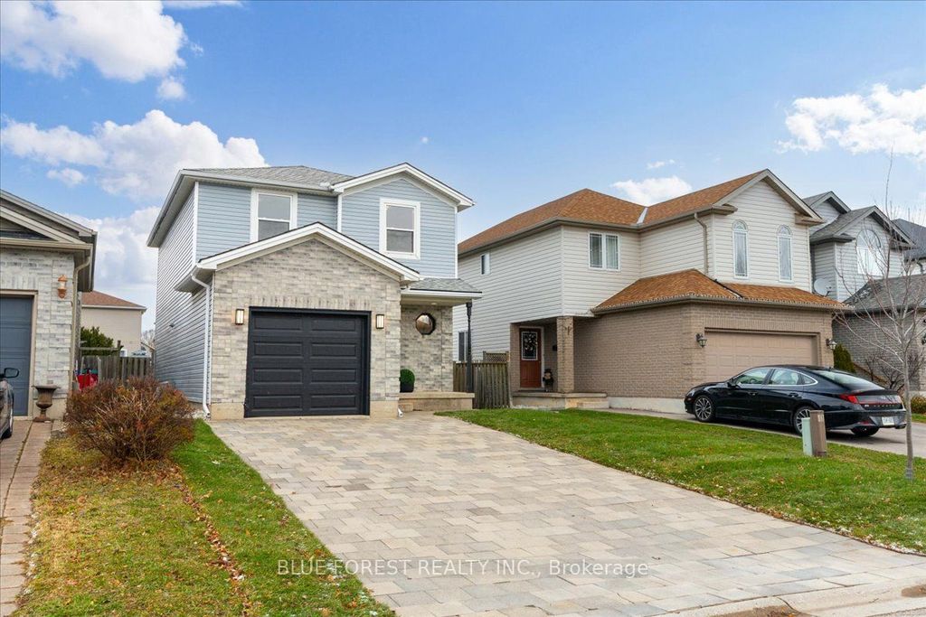 Photo of 1343 Aspenridge Crescent, London East, ON N5Y 5N2 (MLS # X12586142)