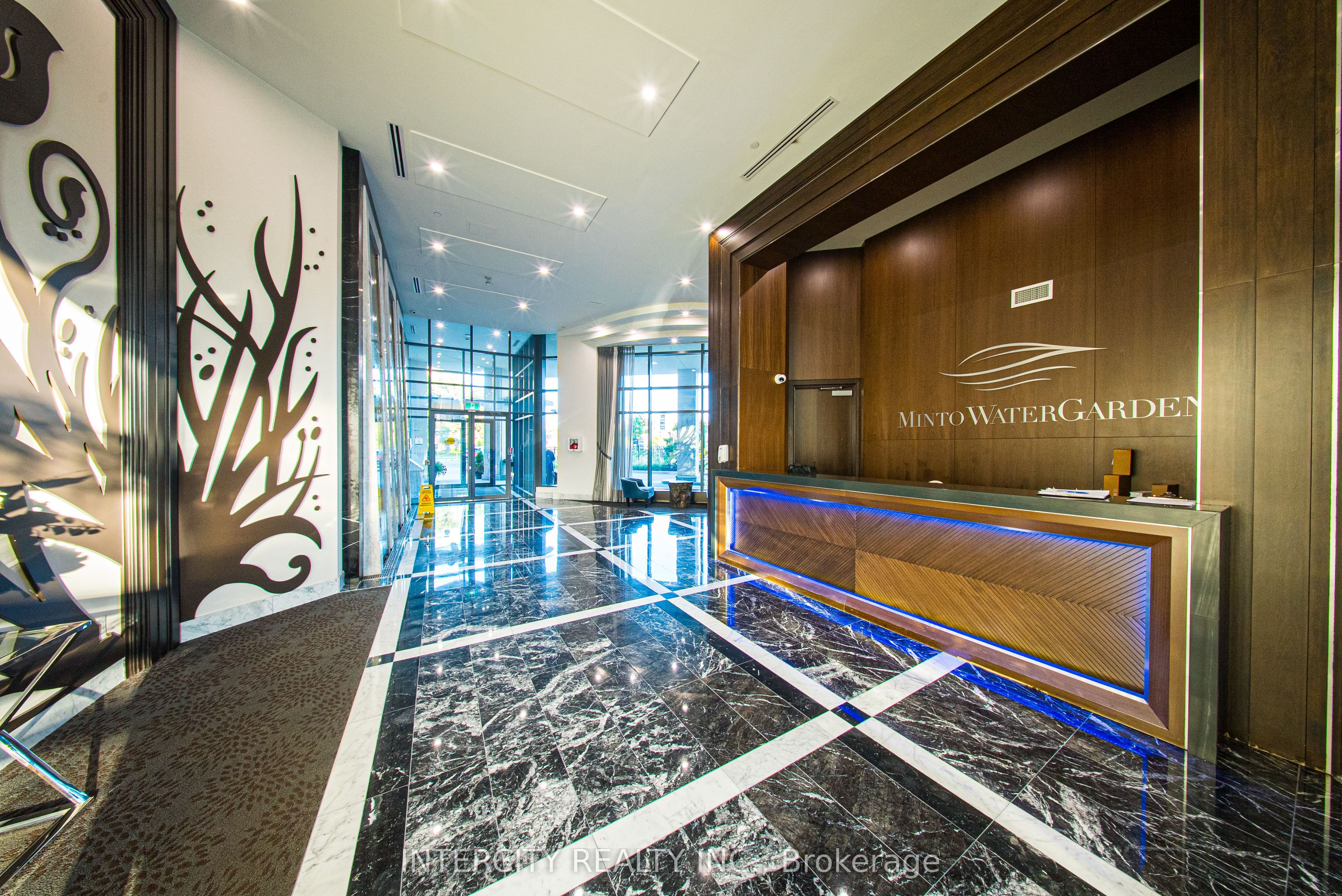 7608 Yonge Street PH15